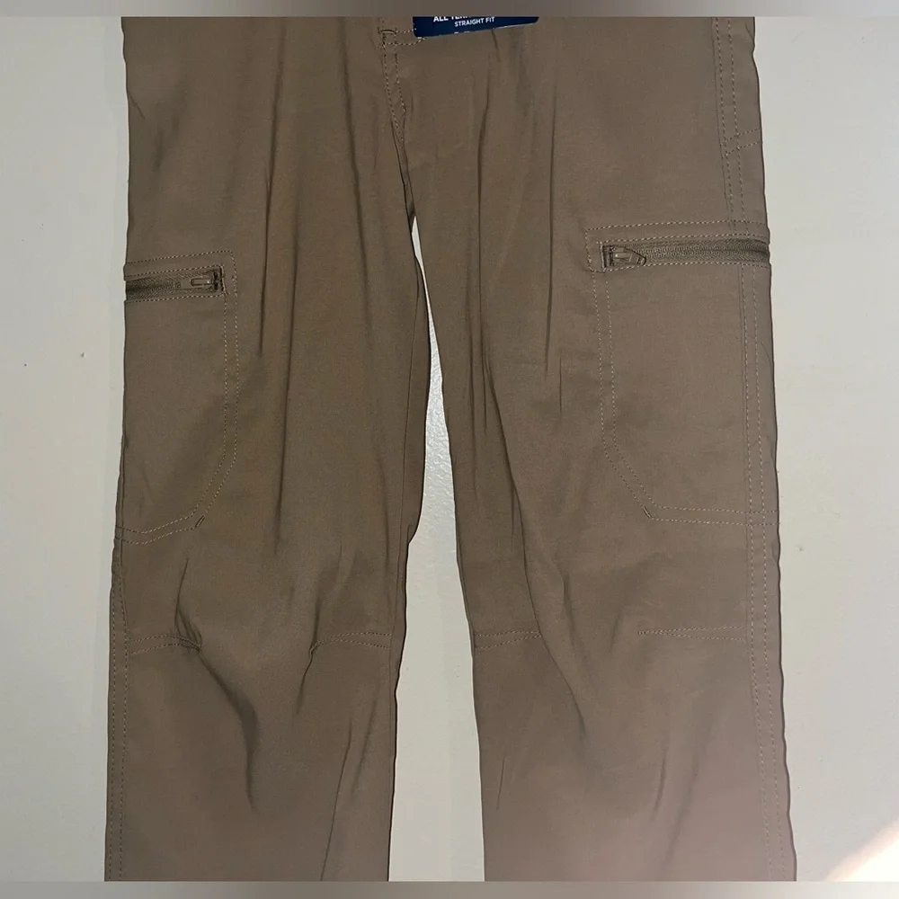 Wrangler Men's Khaki Outdoor Cargo Pants  Size ( 8 Regular)